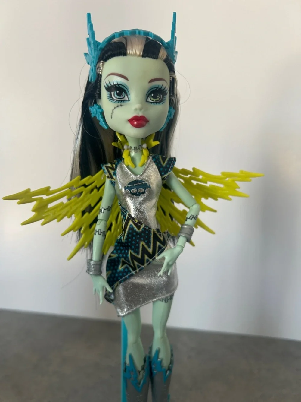 Monster High Power Ghouls Frankie Stein Voltageous 2013 Mattel Stand Brush - Picture 4 of 7